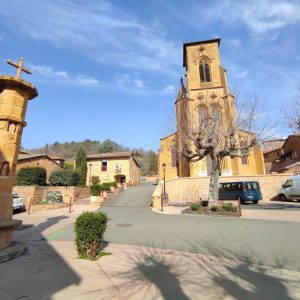 séjour yoga rando au cœur du village de Theizé près de la location de groupe Les Meublés des Pierres Dorées dans le Beaujolais